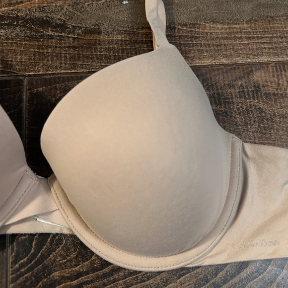 34B Calvin Klein Nude T-Shirt Bra EUC - Picture 2 of 8